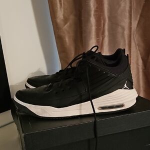 Jordan Men's Black and White Air Cushion Sneakers